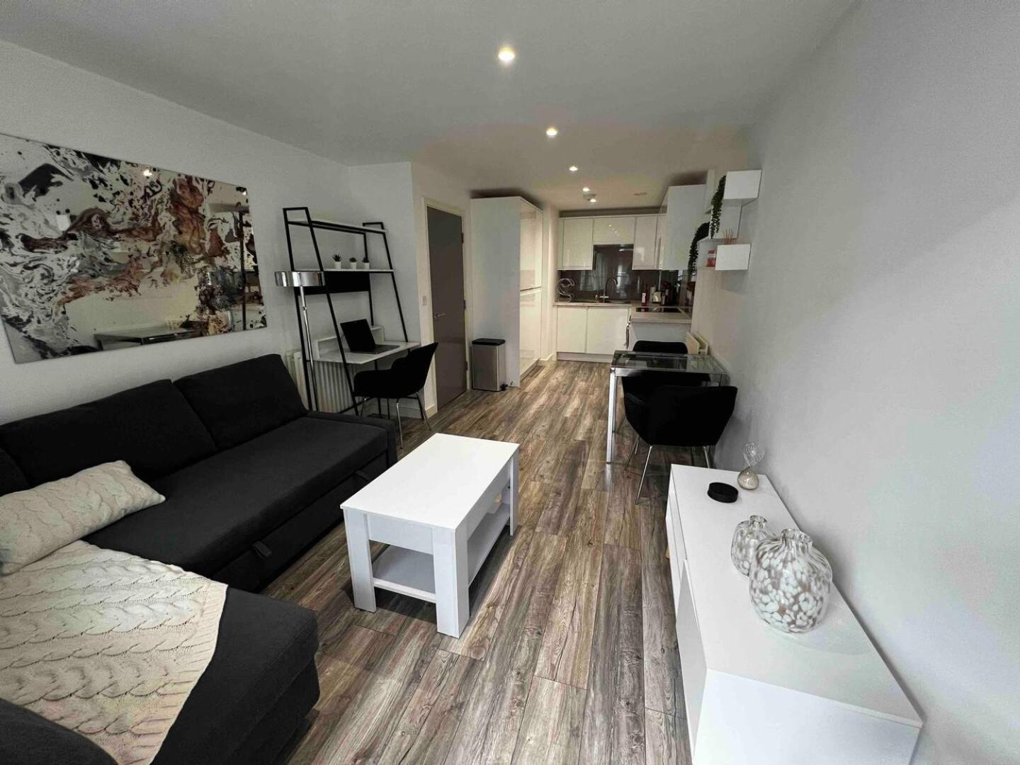 Apartamento Stylish 1-Bed Flat With Sofa-Bed In Londres Exterior foto